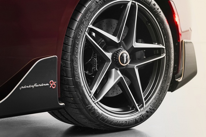 Pininfarina представляет специальную версию гиперкара Battista от Novantacinque, производство которого прекращено