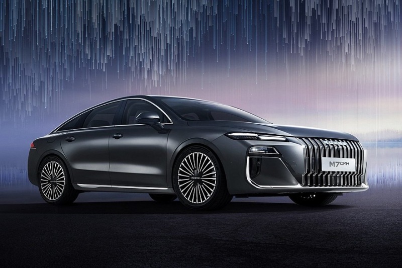 Представлен большой седан Roewe M7 DMH с новым дизайном от бывших дизайнеров BMW и Volkswagen