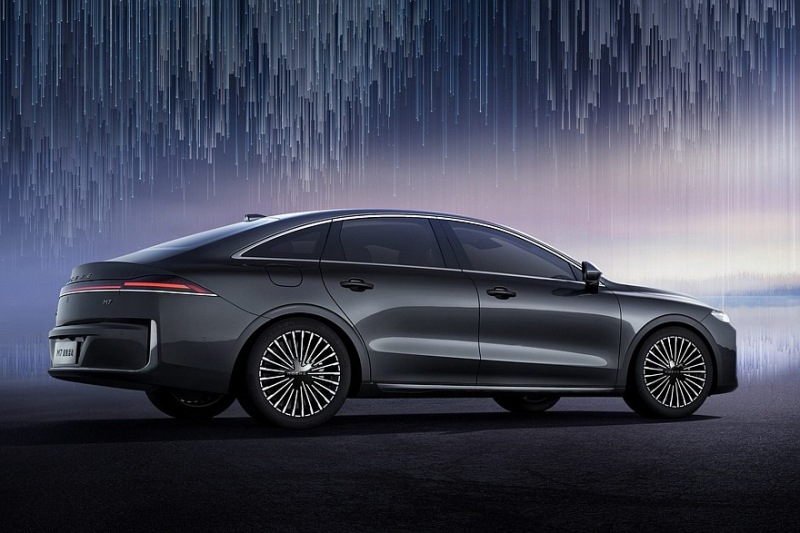 Представлен большой седан Roewe M7 DMH с новым дизайном от бывших дизайнеров BMW и Volkswagen