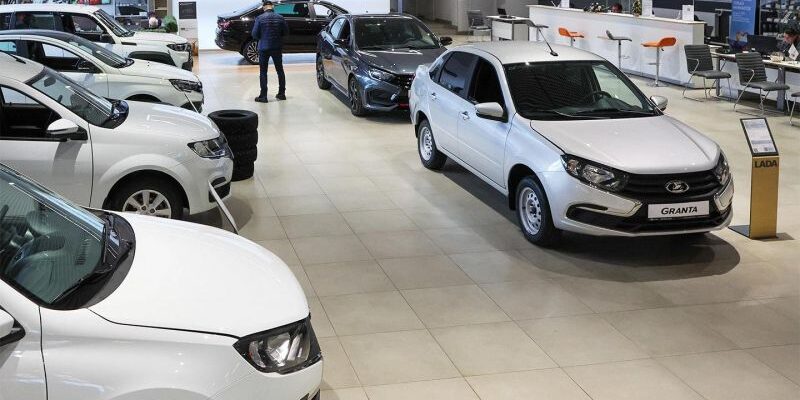 Российский авторынок снова провалился. Данные Минпромторга