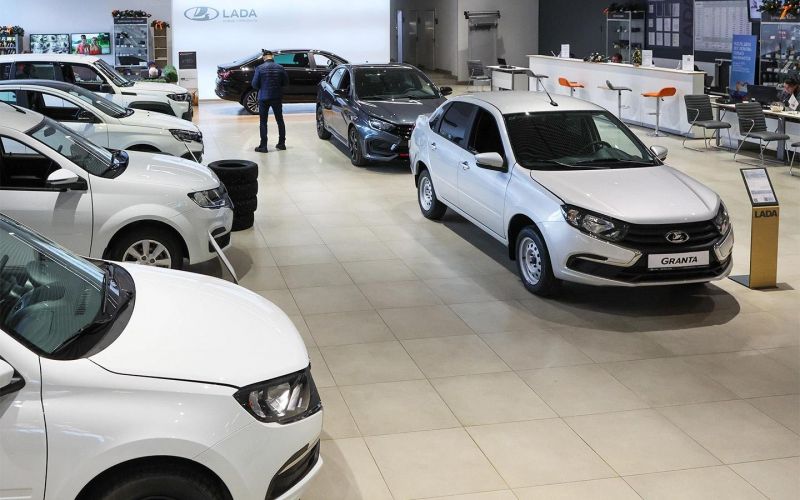 Российский авторынок снова рушится. Данные Минпромторга России