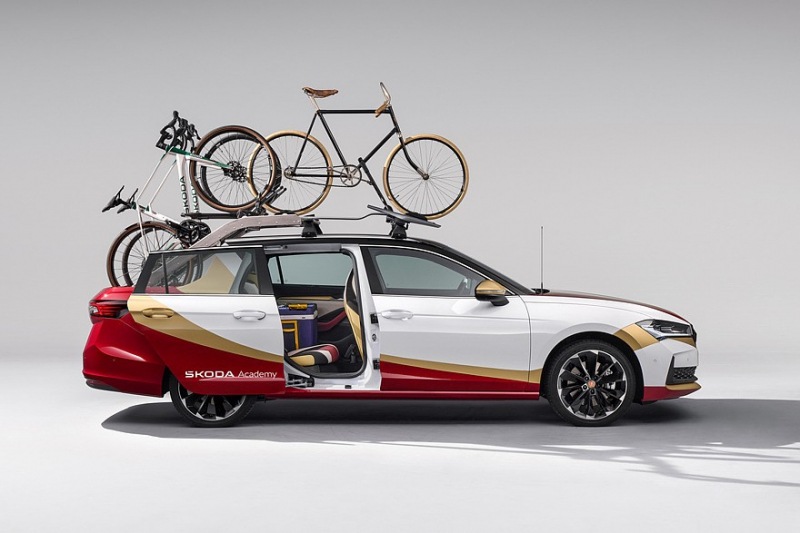Skoda Superb превращается в пикап со сдвижной пассажирской дверью