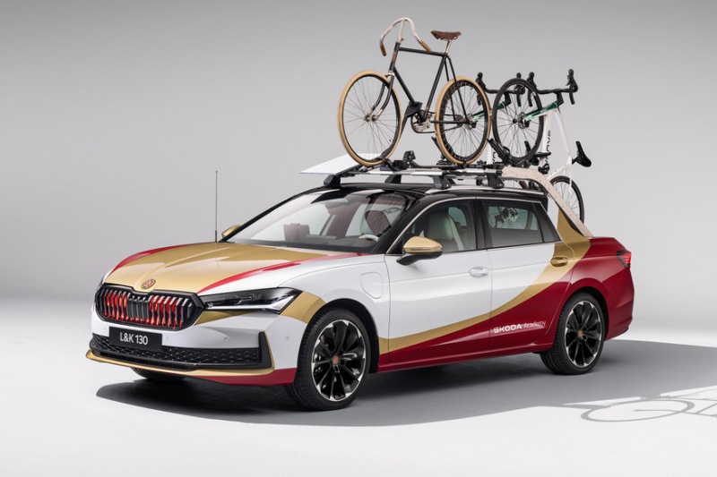 Skoda Superb превращается в пикап со сдвижной пассажирской дверью