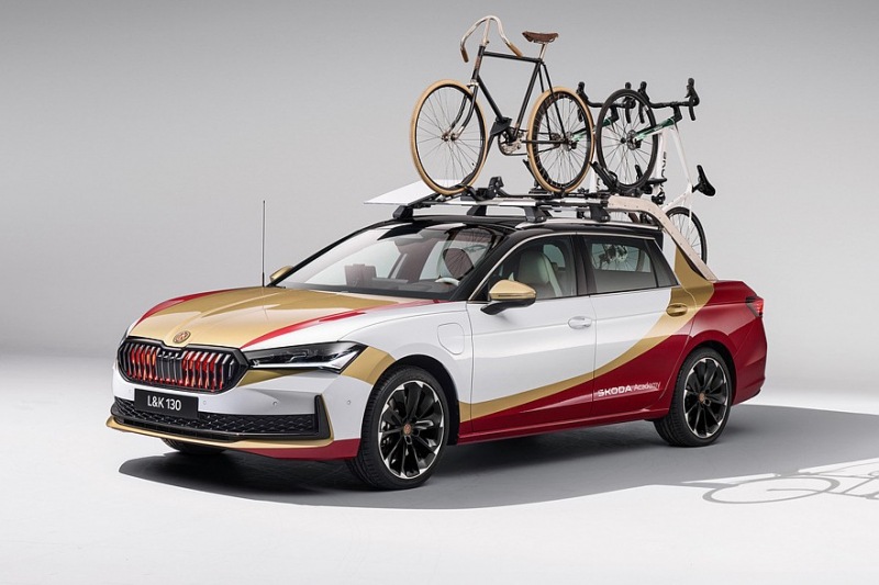 Skoda Superb превращается в пикап со сдвижной пассажирской дверью