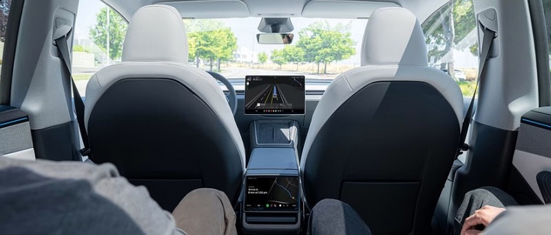 Tesla запустила Robotaxi под надзором и много раз нарушила правила дорожного движения