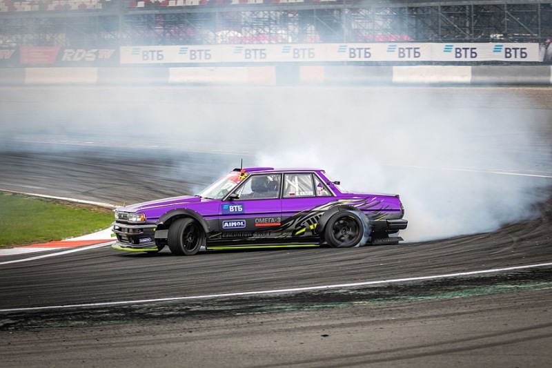 Оригинальные тормоза Nissan, не стоковые: Toyota Cresta GX71, модифицированная для RDS GP