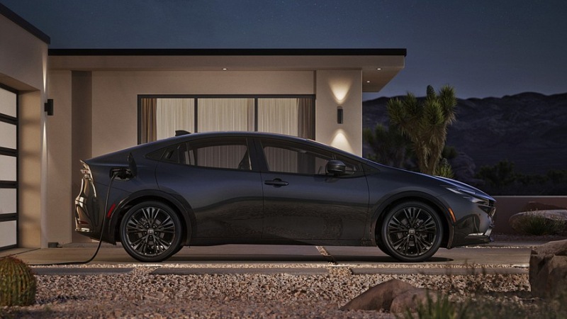 Toyota Prius присутствует на рынке США уже 25 лет, цены растут, выпущена темная версия
