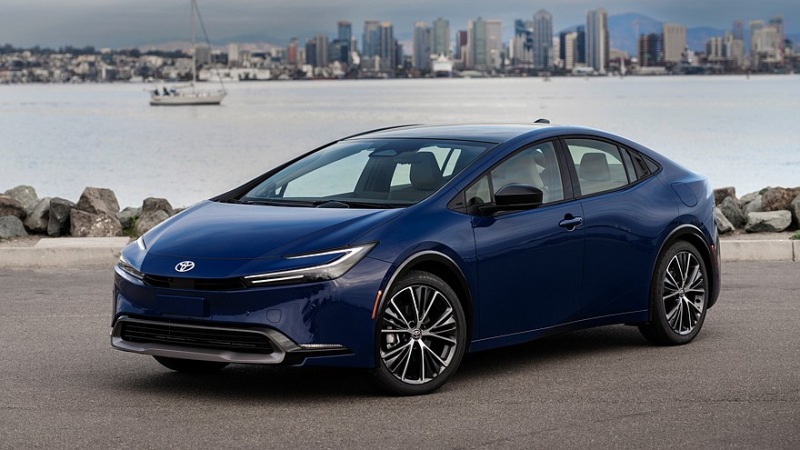 Toyota Prius присутствует на рынке США уже 25 лет, цены растут, выпущена темная версия