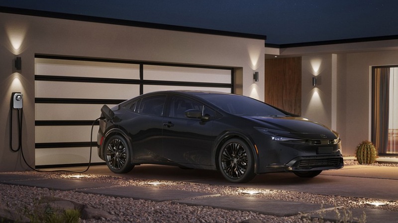 Toyota Prius присутствует на рынке США уже 25 лет, цены растут, выпущена темная версия