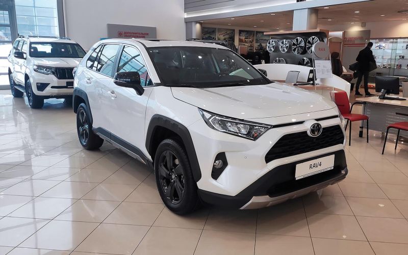 Toyota заявила, что не планирует импортировать автомобили в Россию