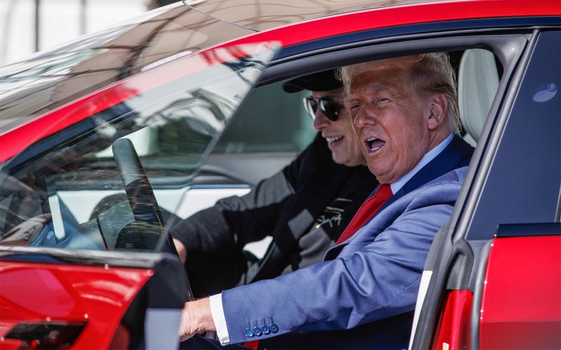 Трамп хочет продать Tesla Model S, купленную для поддержки Маска