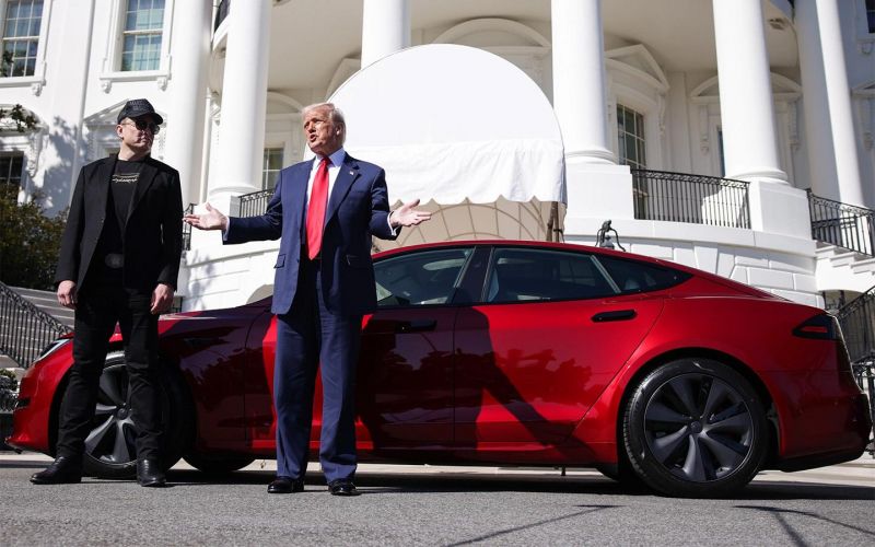 Трамп хочет продать Tesla Model S, купленную для поддержки Маска
