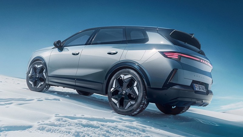 Кроссовер Opel Grandland теперь доступен в полноприводной версии