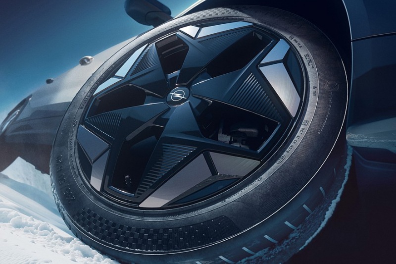 Кроссовер Opel Grandland теперь доступен в полноприводной версии