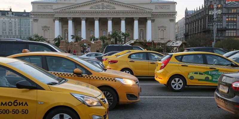 В Госдуме предложили увеличить штрафы для таксистов-мигрантов