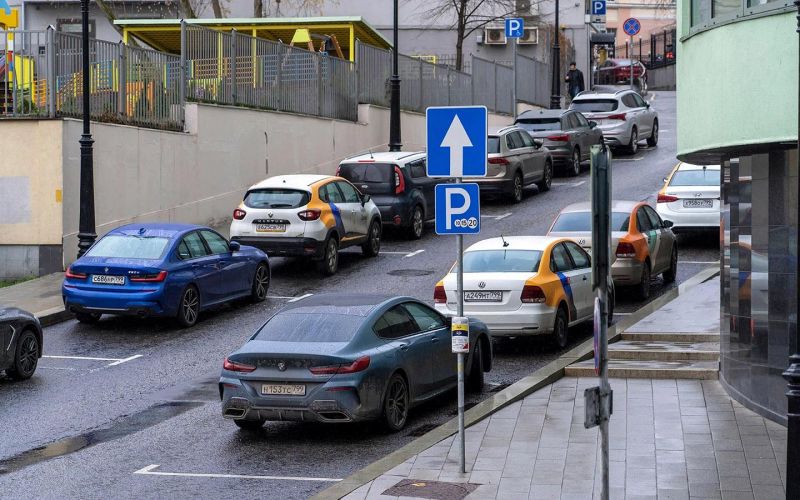 Расширение платных парковок в Москве. Новые места и стандарты взимания платы