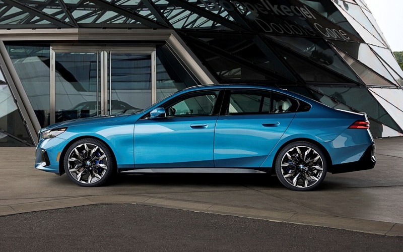 Воспоминания об элегантности прошлого: BMW запускает новую специальную версию серии «5», чтобы отдать дань уважения E34