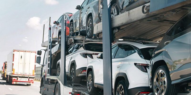 В России рухнул автоимпорт. Какие иномарки все еще завозят