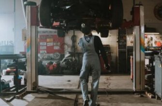 Автомобилистам посоветовали запастись комплектующими на фоне надвигающегося кризиса Автомобилистам посоветовали запастись комплектующими на фоне надвигающегося кризиса