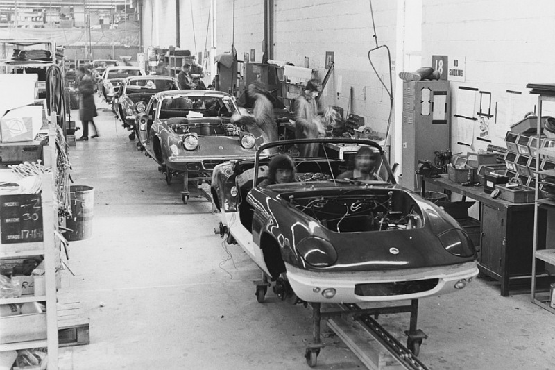 Lotus на перепутье: слухи о расширении в США и подробности о первой гибридной модели