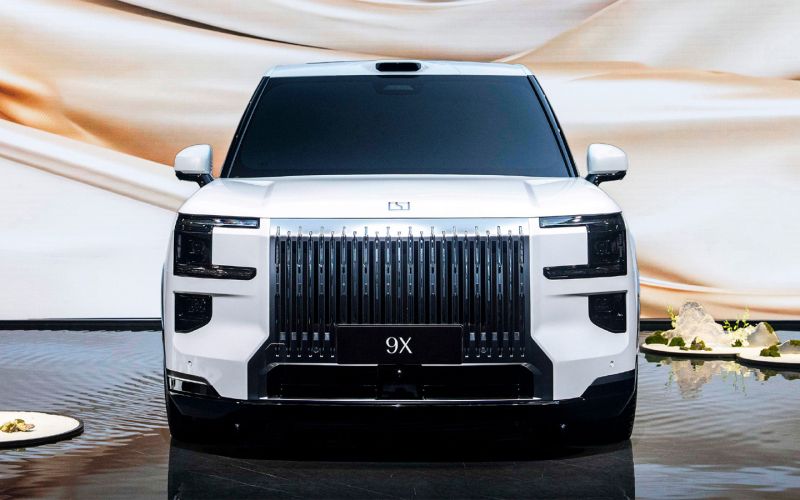 «Фейковые» Lada Iskra, новый глава Минтранса и снижение цен. Итоги недели «Лже-» Радха Искра становится министром транспорта и снижает стоимость проезда. Итоги недели