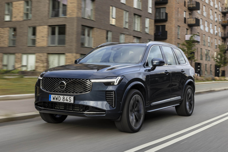 Шведы не готовы отказаться от ДВС: у флагманского кроссовера Volvo XC90 будет новое поколение Шведы не готовы отказаться от двигателя внутреннего сгорания: флагманский кроссовер Volvo XC90 откроет новое поколение