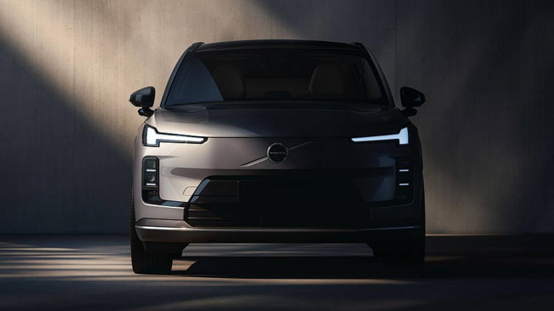 Шведы не готовы отказаться от ДВС: у флагманского кроссовера Volvo XC90 будет новое поколение Шведы не готовы отказаться от двигателя внутреннего сгорания: флагманский кроссовер Volvo XC90 откроет новое поколение