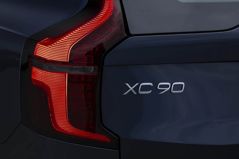 Шведы не готовы отказаться от ДВС: у флагманского кроссовера Volvo XC90 будет новое поколение Шведы не готовы отказаться от двигателя внутреннего сгорания: флагманский кроссовер Volvo XC90 откроет новое поколение